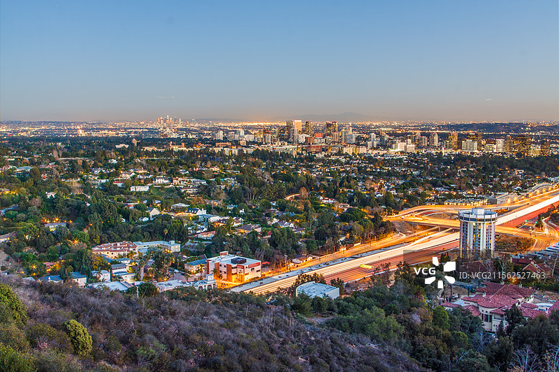 夕阳下的城市图片素材