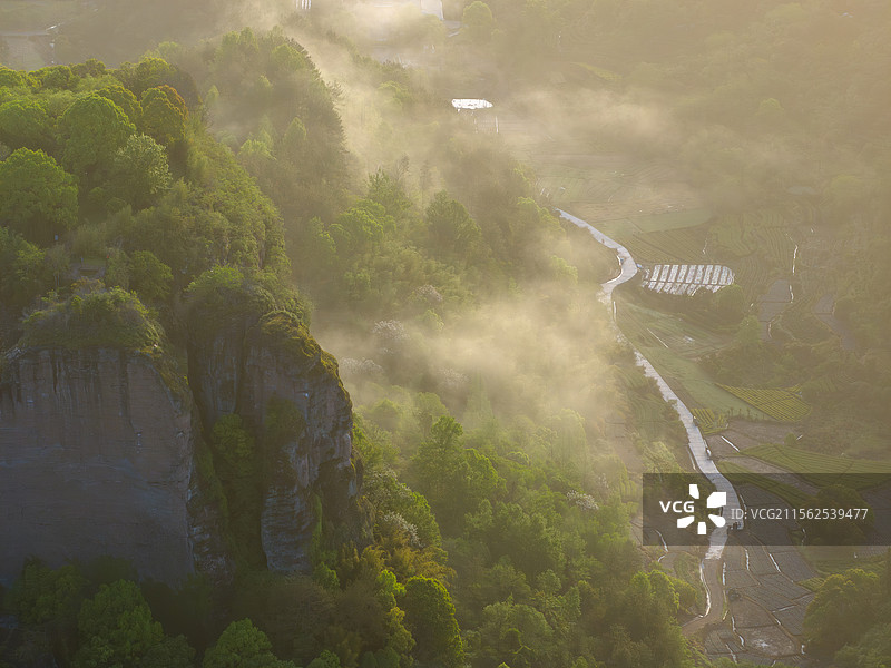 浙江丽水莲都东西岩景区春天云海景色图片素材