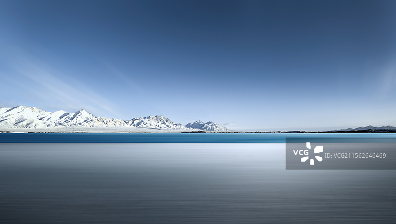 蓝天下的雪山和地面广场，汽车背景，广告背景，雪山背景，地面背景，广场背景图片素材