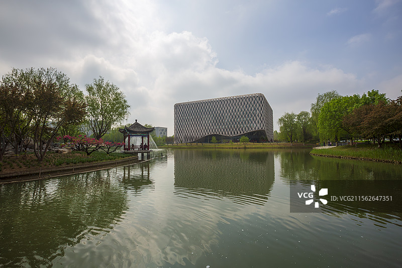 北京建筑大学图书馆和校园风光图片素材