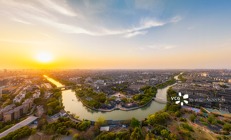 江苏，扬州市，运河城，运河文化，古运河，古邗沟，水道，大水湾街区，大水湾公园，春季，黄昏时分，航拍图片素材