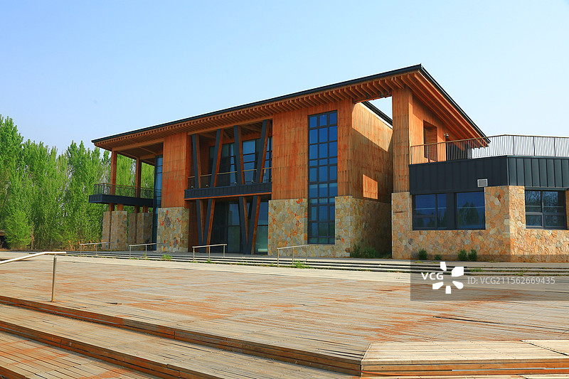 廊桥水上，烟波浩渺，雄安古淀清嘉。 河柳绕堤，云汀泊鹭，扁舟野渡横斜。 林秀隐渔家。 南辛立庄图片素材