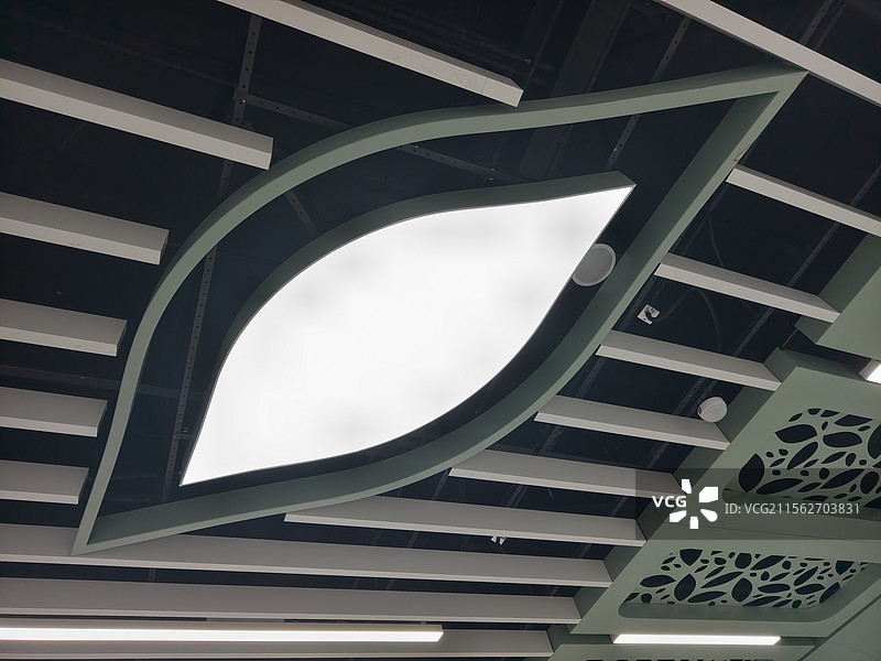 西安幸福林带地铁站叶片内饰图片素材