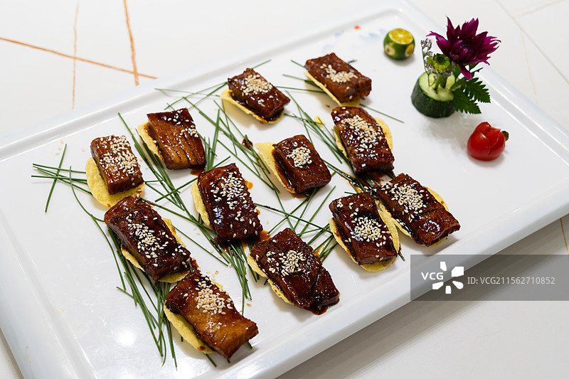 顺德美食：秘制意大利黑醋松板肉图片素材