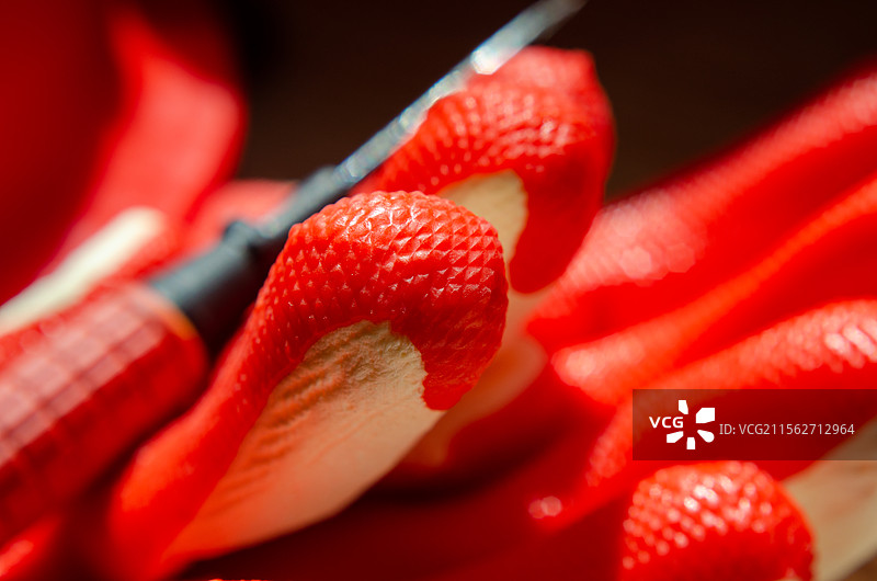 橡胶手套和螺丝刀特写图片素材