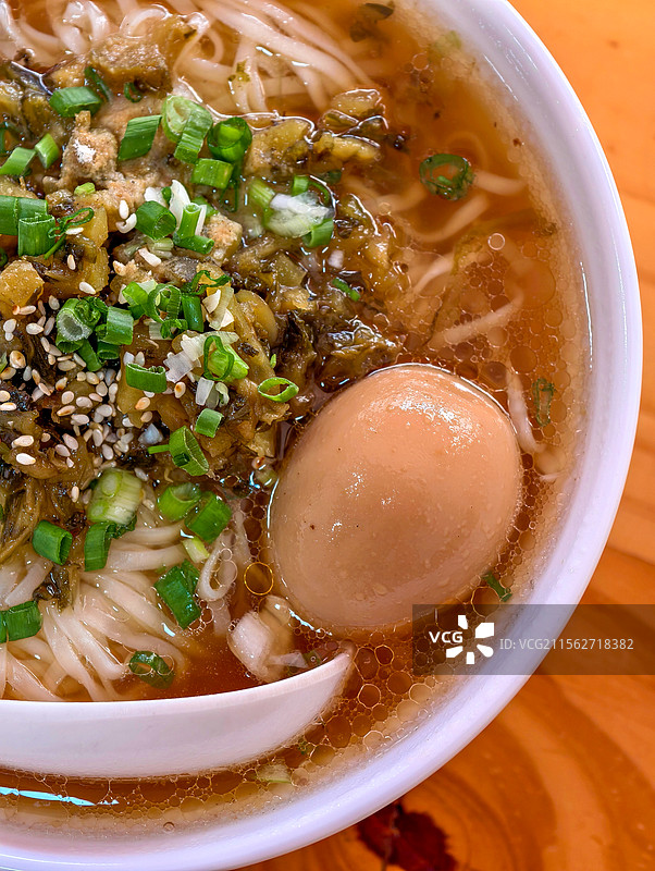 一碗美味的酸菜面图片素材