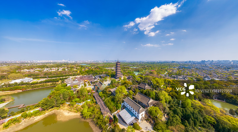 江苏，扬州市，扬州大运河文化旅游度假区·大明寺，栖灵塔，蜀冈-瘦西湖风景名胜区，都市天际线，春季航拍图片素材