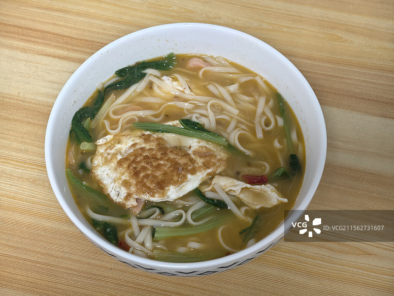 荷包蛋煮面条图片素材