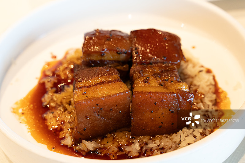 四块切块的红烧肉图片素材