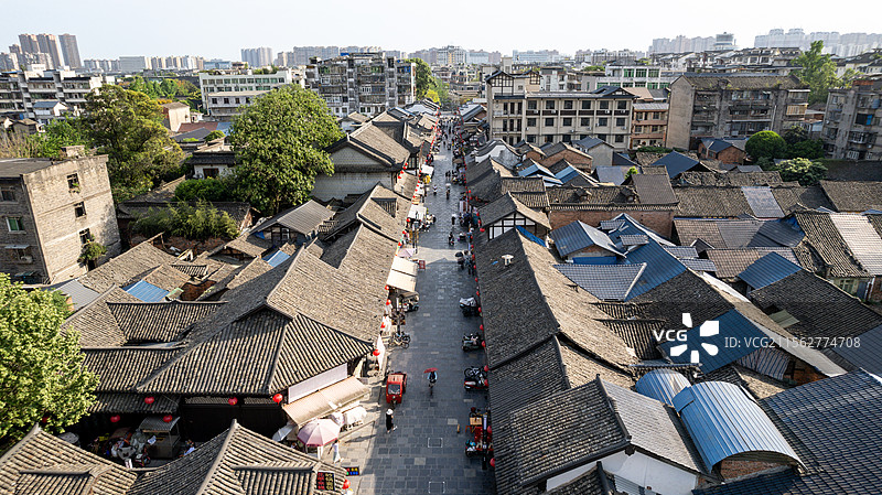 四川省成都市邛崃市临邛古城风光航拍，城市建筑中街道的高角度景观，Qionglai Chengdu图片素材