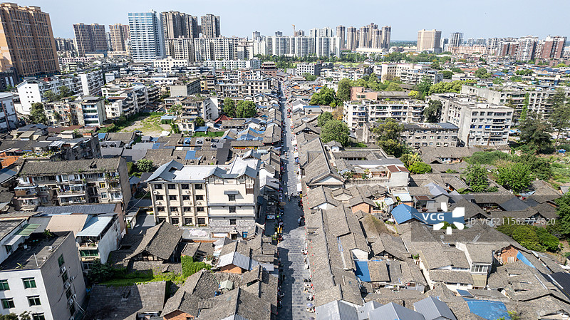 四川省成都市邛崃市临邛古城风光航拍，城市建筑中街道的高角度景观，Qionglai Chengdu图片素材