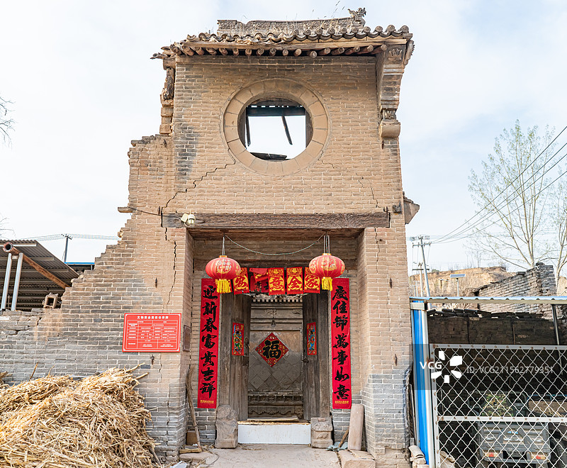 中国陕西山西宁夏甘肃西北黄土高坡房屋建筑，乡村风格古老民居土窑传统建筑，户外白昼无人图像摄影图片素材