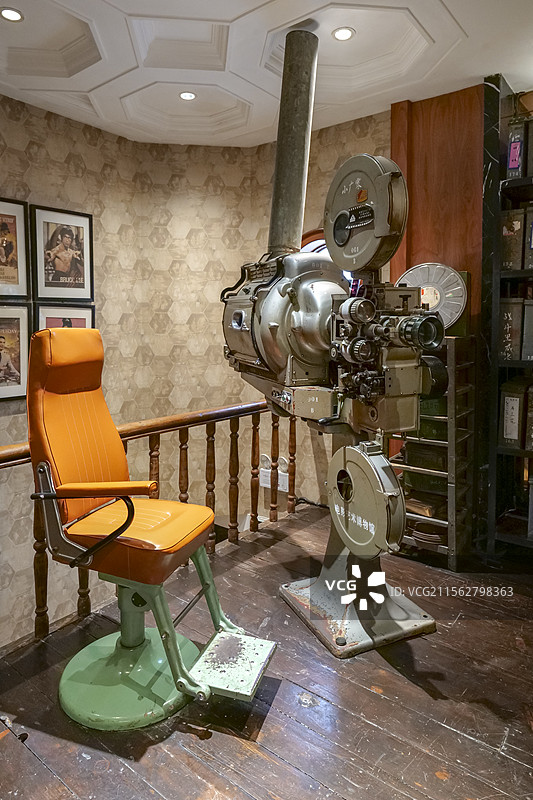 松花江5502型35毫米氙灯座式电影放映机 山东济南小广寒电影博物馆图片素材