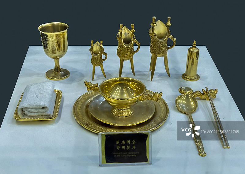 河南省洛阳市真不同饭店内景：盛唐国宴专用餐具图片素材