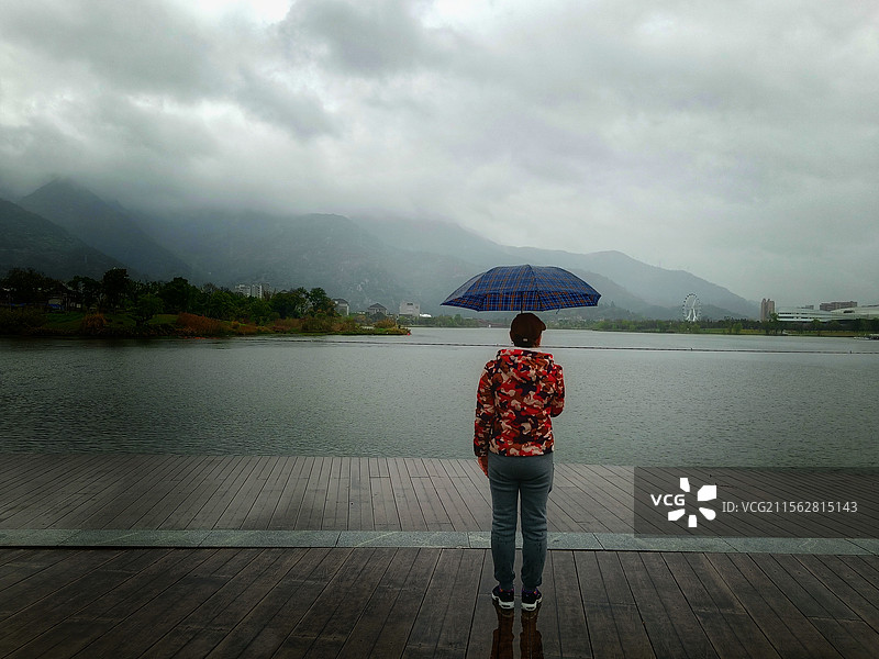 风雨旗山湖图片素材