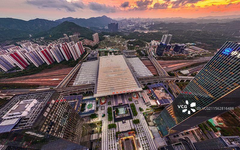 深圳龙华深圳北站民治红山片区绝美晚霞火烧云图片素材