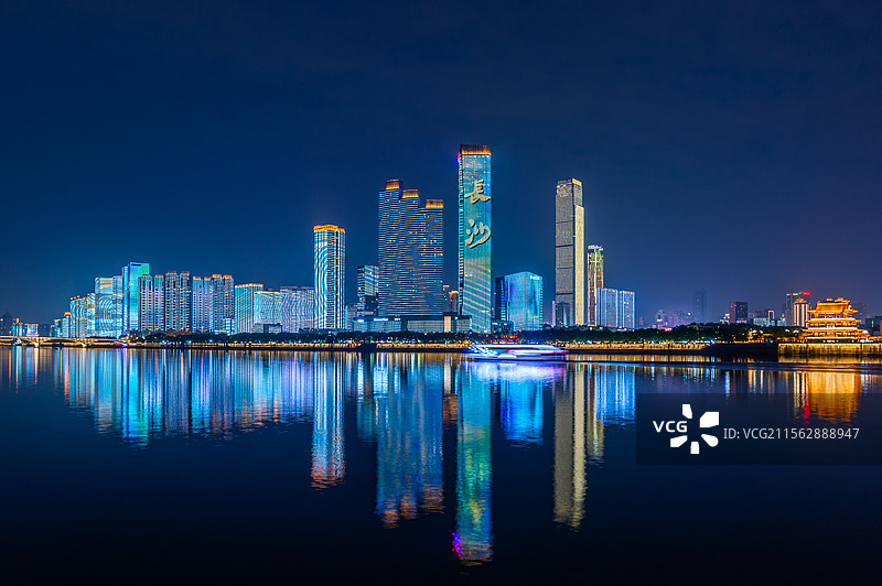 长沙湘江风光带（华远国际中心周边）夜景图片素材