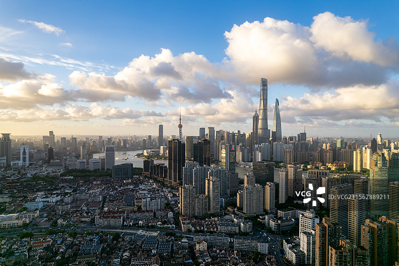 航拍上海陆家嘴三件套水晶天辉煌日落图片素材