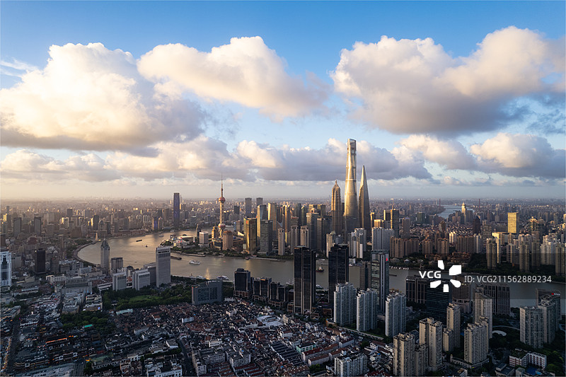 航拍上海陆家嘴三件套水晶天辉煌日落图片素材