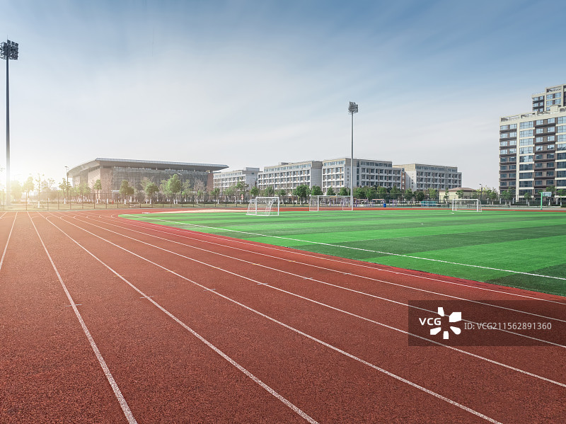 大学校园体育场田径跑道图片素材