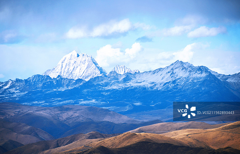 鱼子西看雅拉神山与青绕神山图片素材