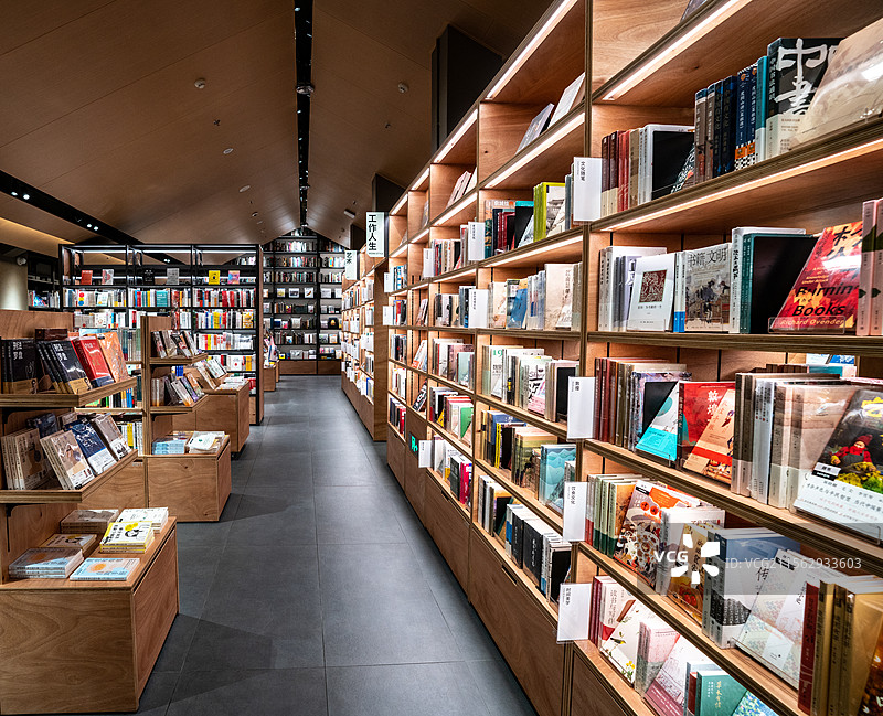 江苏无锡最美书店蔦屋、茑屋书籍、知识海洋、进步阶梯、纸书图片素材