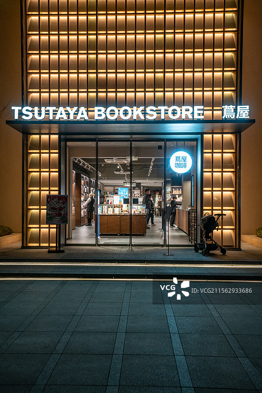 江苏无锡最美书店蔦屋、茑屋书籍、知识海洋、进步阶梯、纸书图片素材