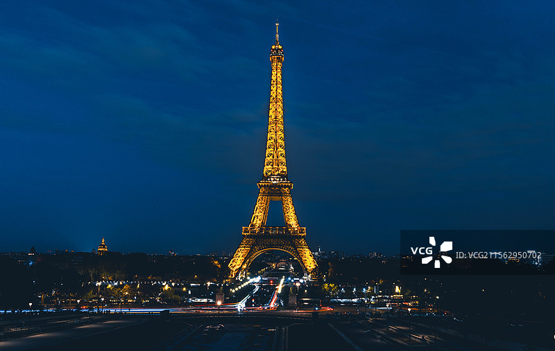 埃菲尔铁塔长曝光图片素材