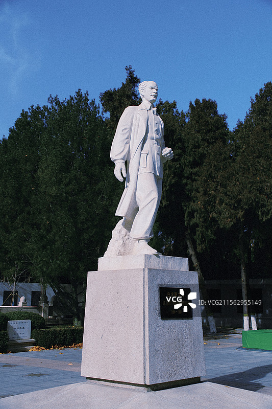 华北军区烈士陵园白求恩大夫纪念碑图片素材