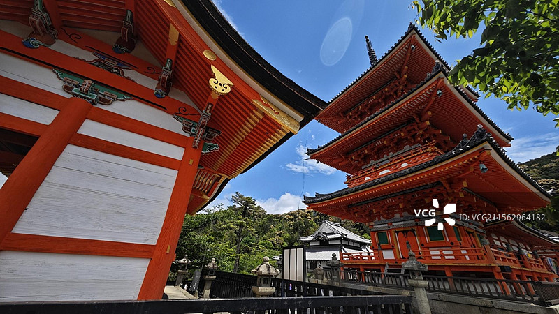 日本京都清水寺是一座历史悠久文化底蕴深厚的佛教寺院春季时清水寺樱花烂漫秋季时红枫飒爽图片素材