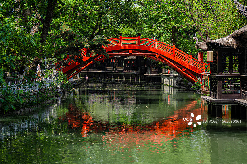扬州旅行 虹桥 红桥飞架 护城河 御码头 游船 中式建筑 中式美学 意境 江南风情 城市地标图片素材