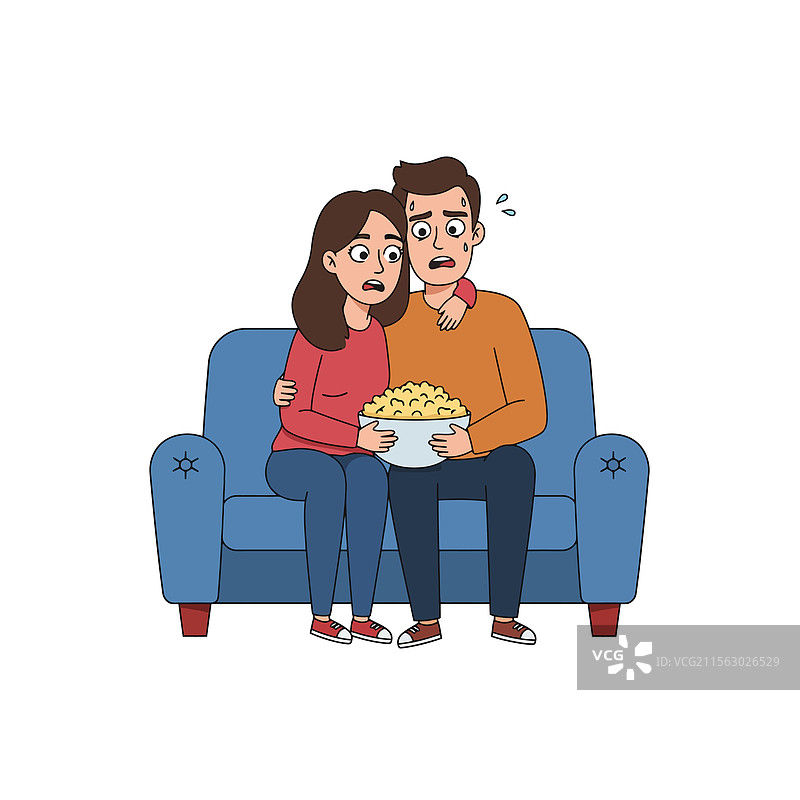 一对情侣在沙发上看恐怖电影，神情害怕。图片素材