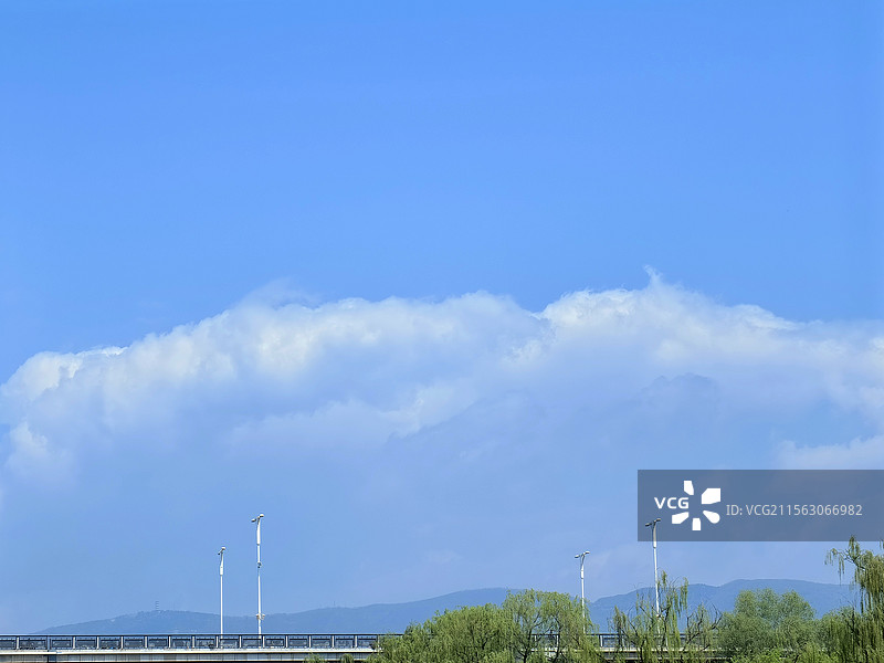 有大片云的风景图片素材
