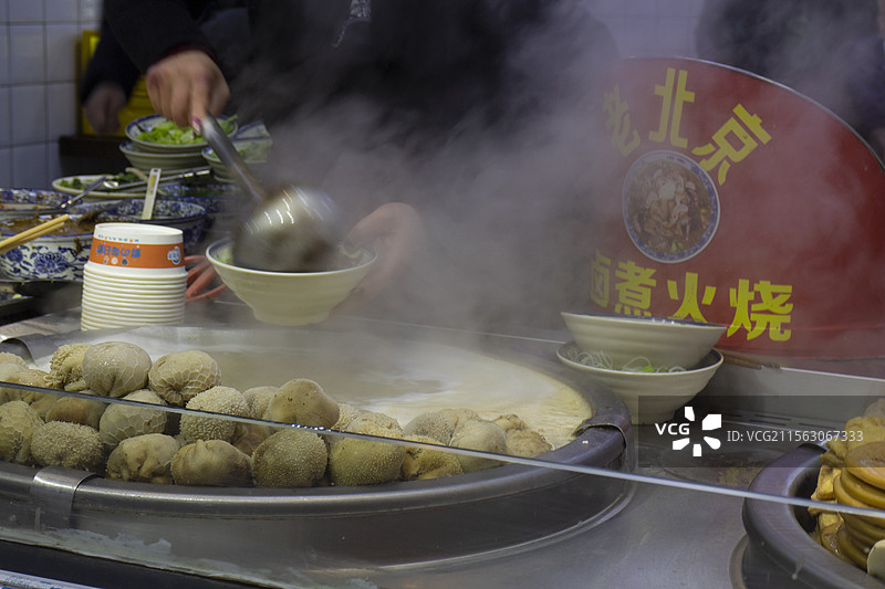 卤煮摊位忙碌的一天图片素材