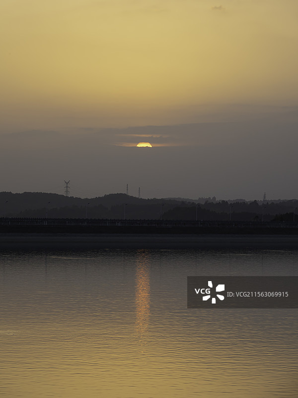 绵阳仙海风景区日落时分图片素材