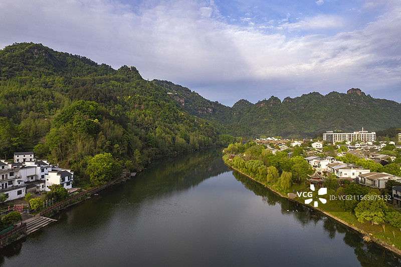 安徽省黄山市休宁县齐云山横江上的登封桥风光图片素材