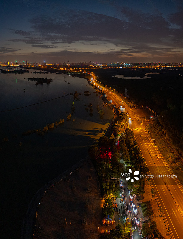 合肥滨湖的蓝调黄昏图片素材