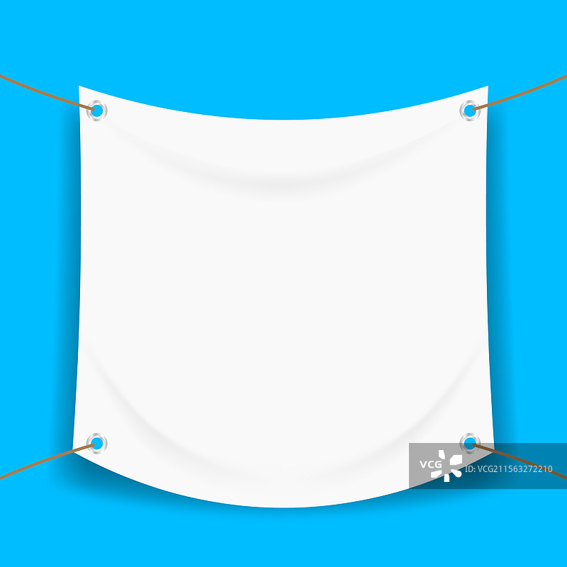 白色空白乙烯基横幅，孤立在蓝色方形背景上图片素材