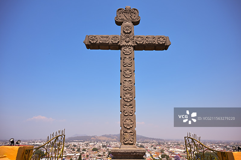 墨西哥Cholula的金字塔教堂十字架图片素材