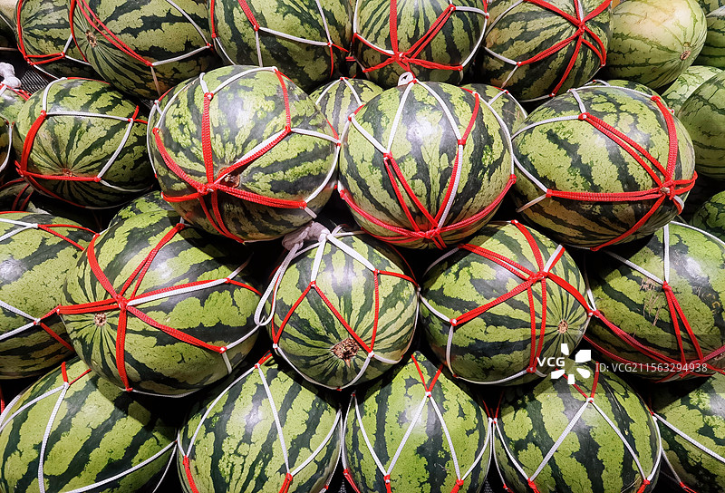 西瓜、西瓜皮、大西瓜、夏季、夏天、夏季水果、西瓜瓤、西瓜汁、榨汁、黑美人图片素材
