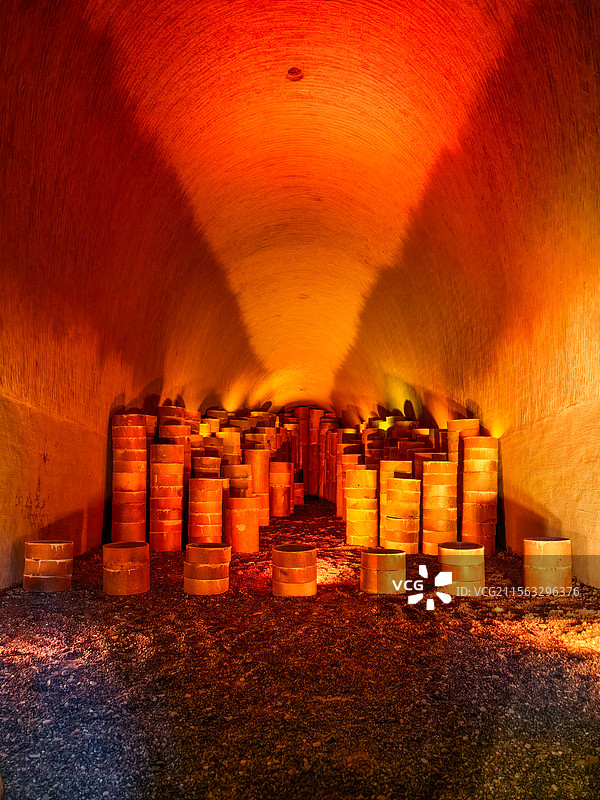 景德镇御窑陶瓷博物馆内的陶瓷烧制窑内实景特写图片素材