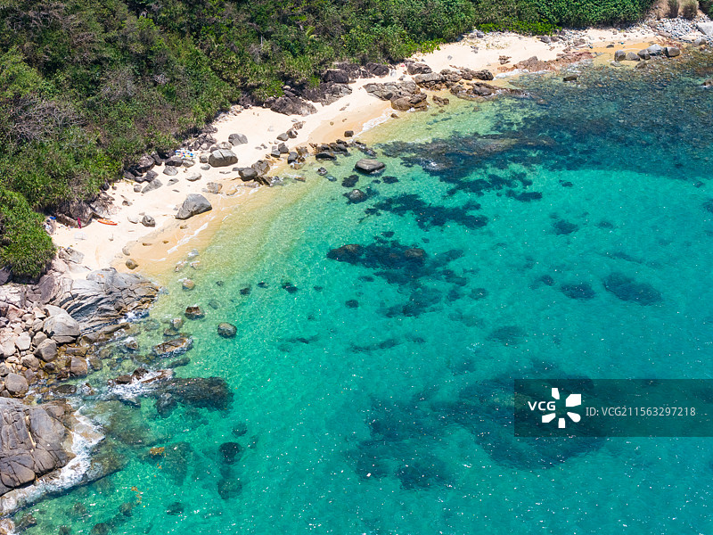 海南万宁南燕湾礁石沙滩航拍图片素材