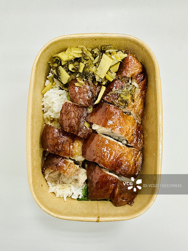 外卖烧鸭腿饭图片素材