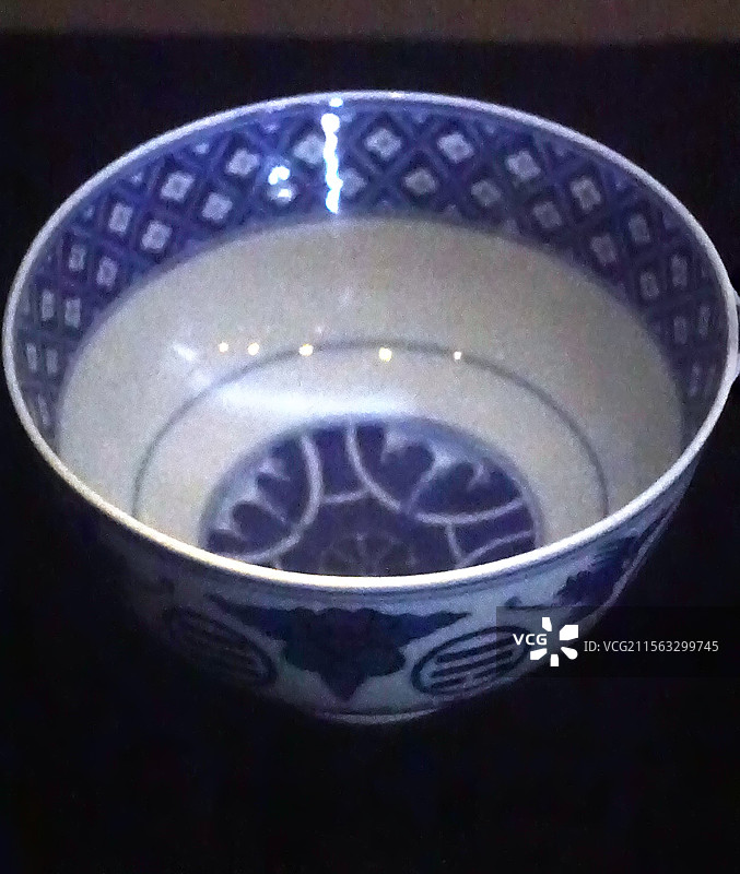 河北清东陵 青花瓷 元代  光绪款青花八卦云鹤碗图片素材