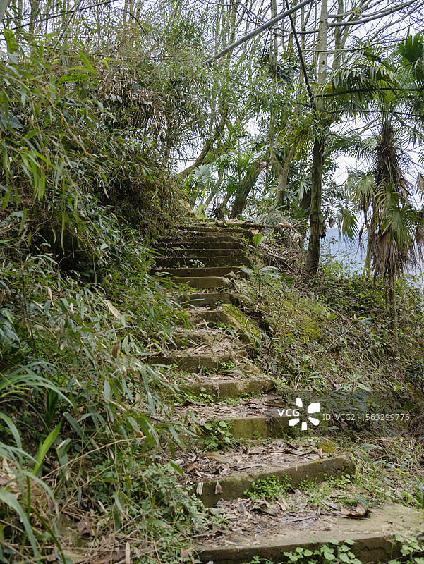 春日里的什邡仙居山图片素材