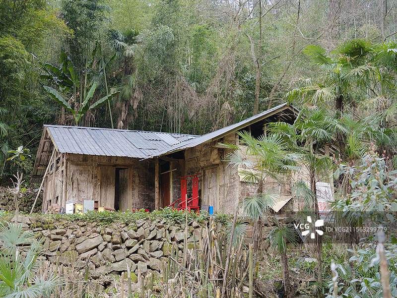 春日里的什邡仙居山图片素材