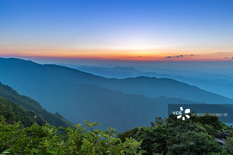 通山县九宫山金色的晚霞图片素材