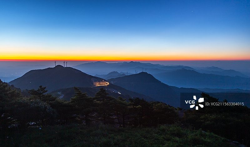 通山县九宫山金黄色的朝霞图片素材