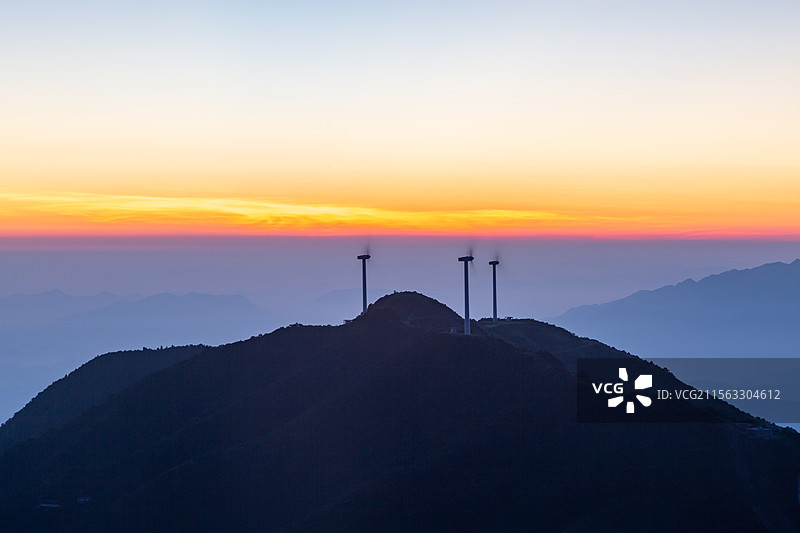 通山县九宫山金黄色的朝霞图片素材