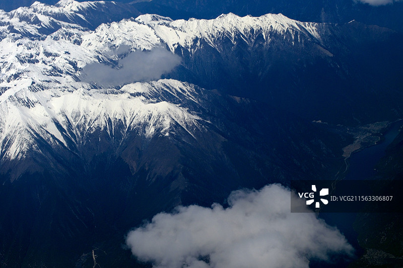 西藏航拍雪域高原白雪皑皑冰雪世界江山如画图片素材